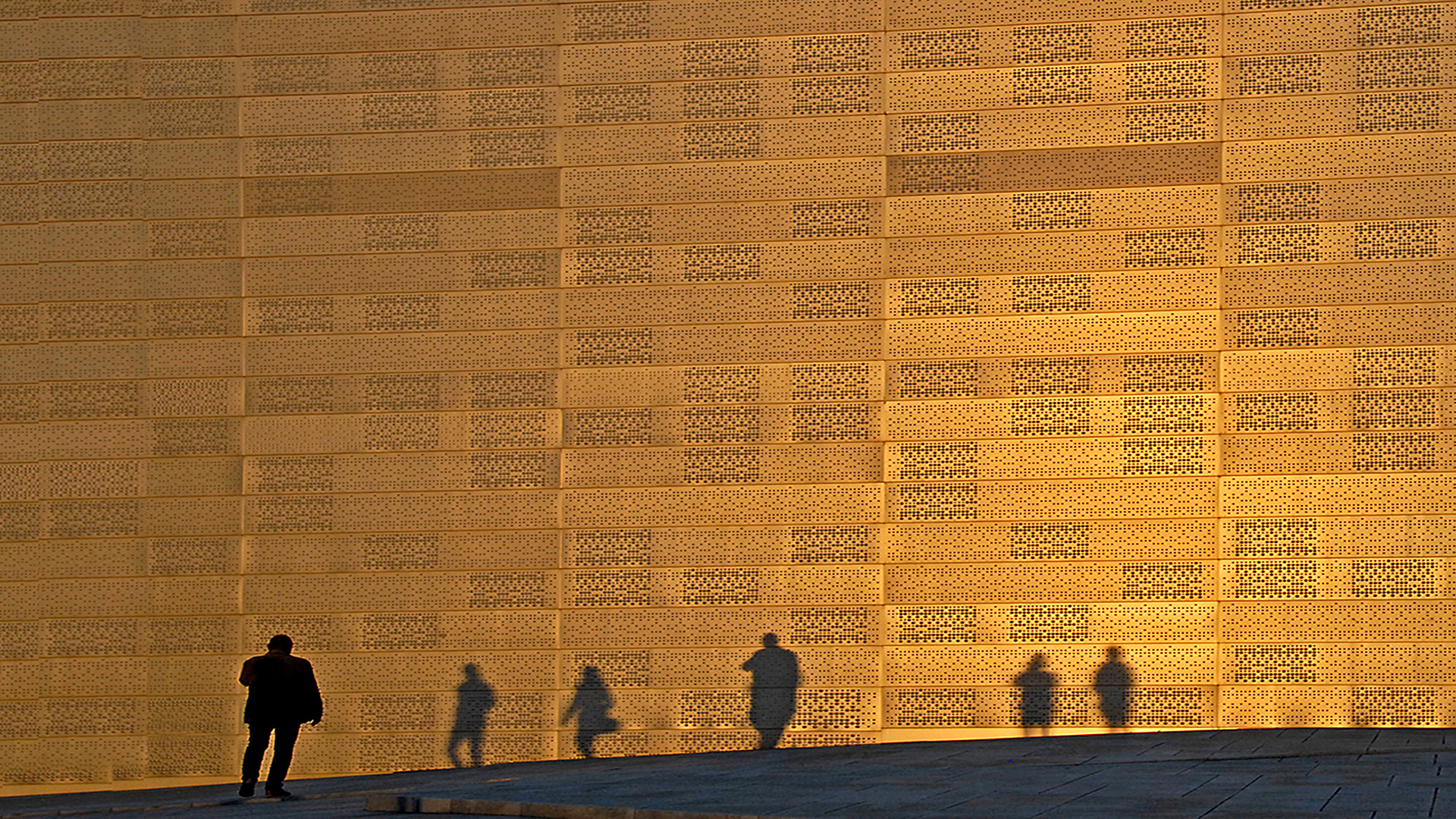 Geoff Smith (England) Oslo Shadows